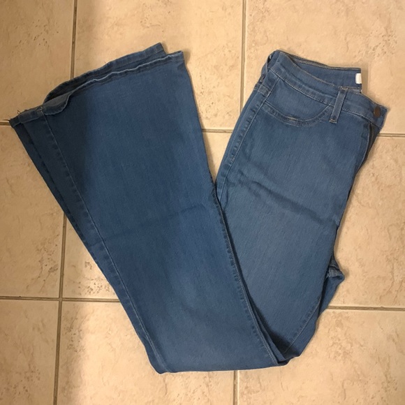 Vibrant Women's Juniors Bell Bottom High Waist Fitted Denim Jeans, size 13. - Picture 3 of 7
